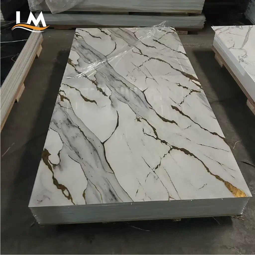 Reālistiska 3D UV marmora loksne ar augstu PVC saturu sienas panelis mākslīgā akmens plāksne komerciālai dekorēšanai